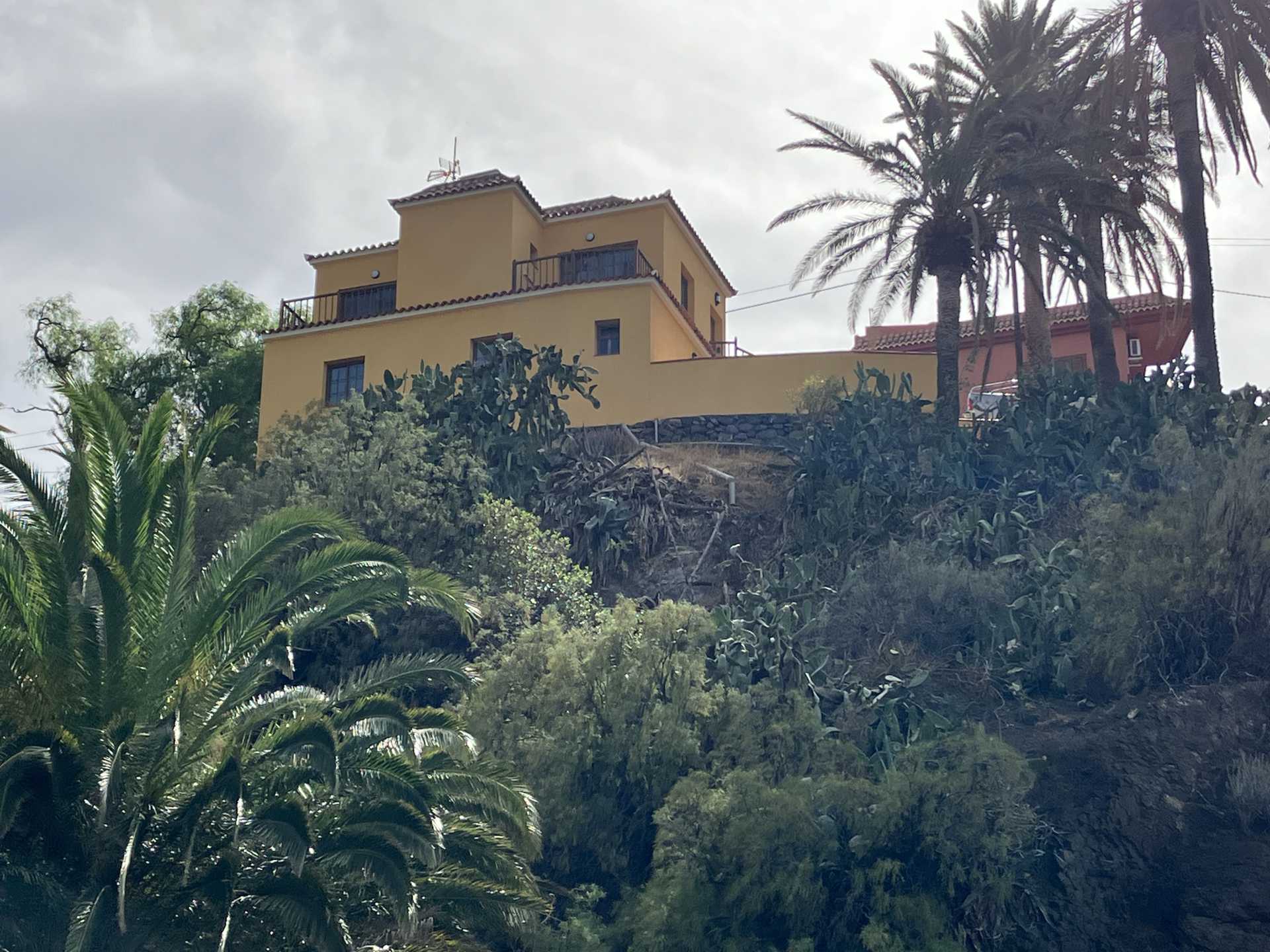 Finca von der Dorfstra&szlig;e aus